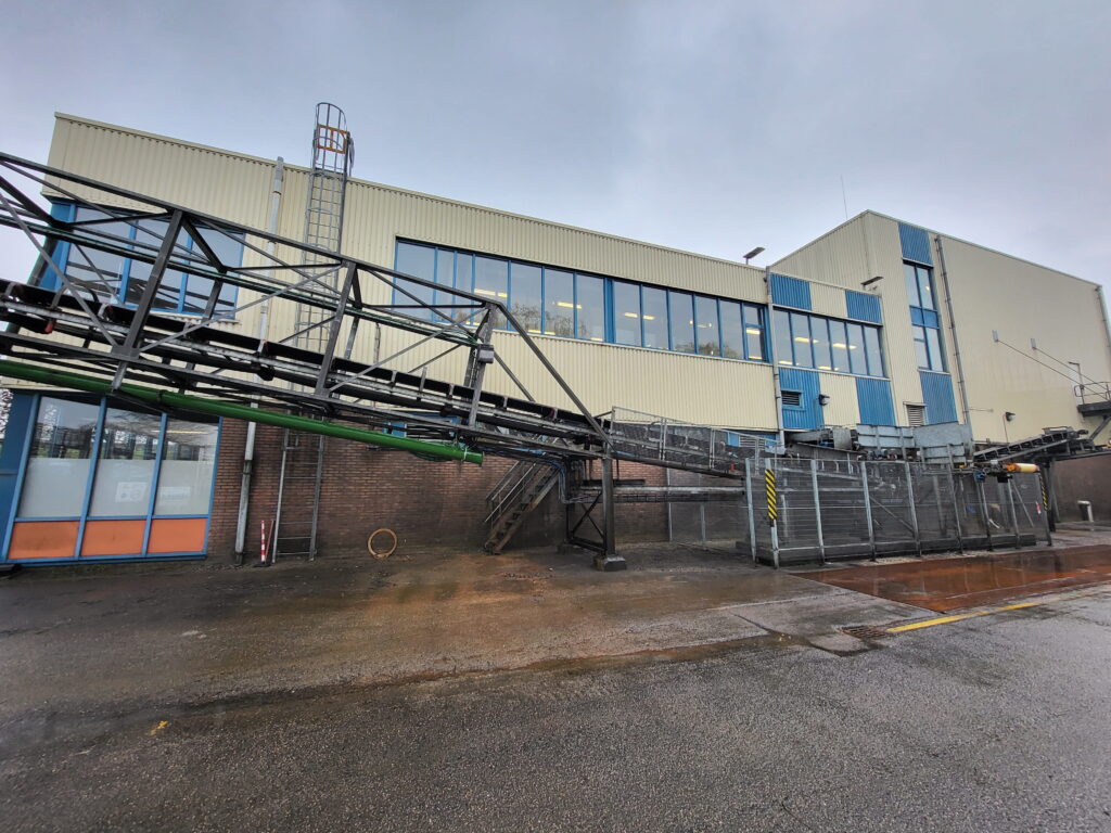 bedrijfspand reiniging door go Softwash